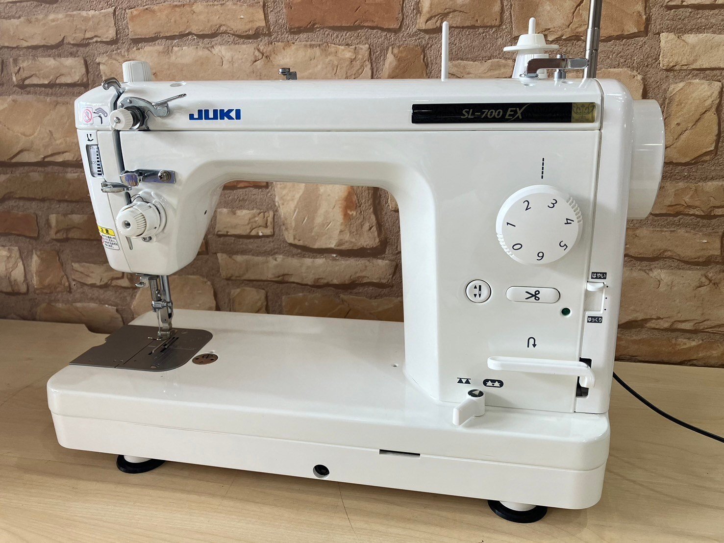 ミシンの練習】職業用ミシン「JUKI SL-700EX」上糸のかけ方