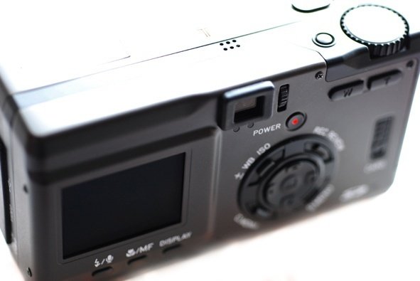 オールドデジカメ】CONTAX Tvs DIGITAL コンデジにも名機はある