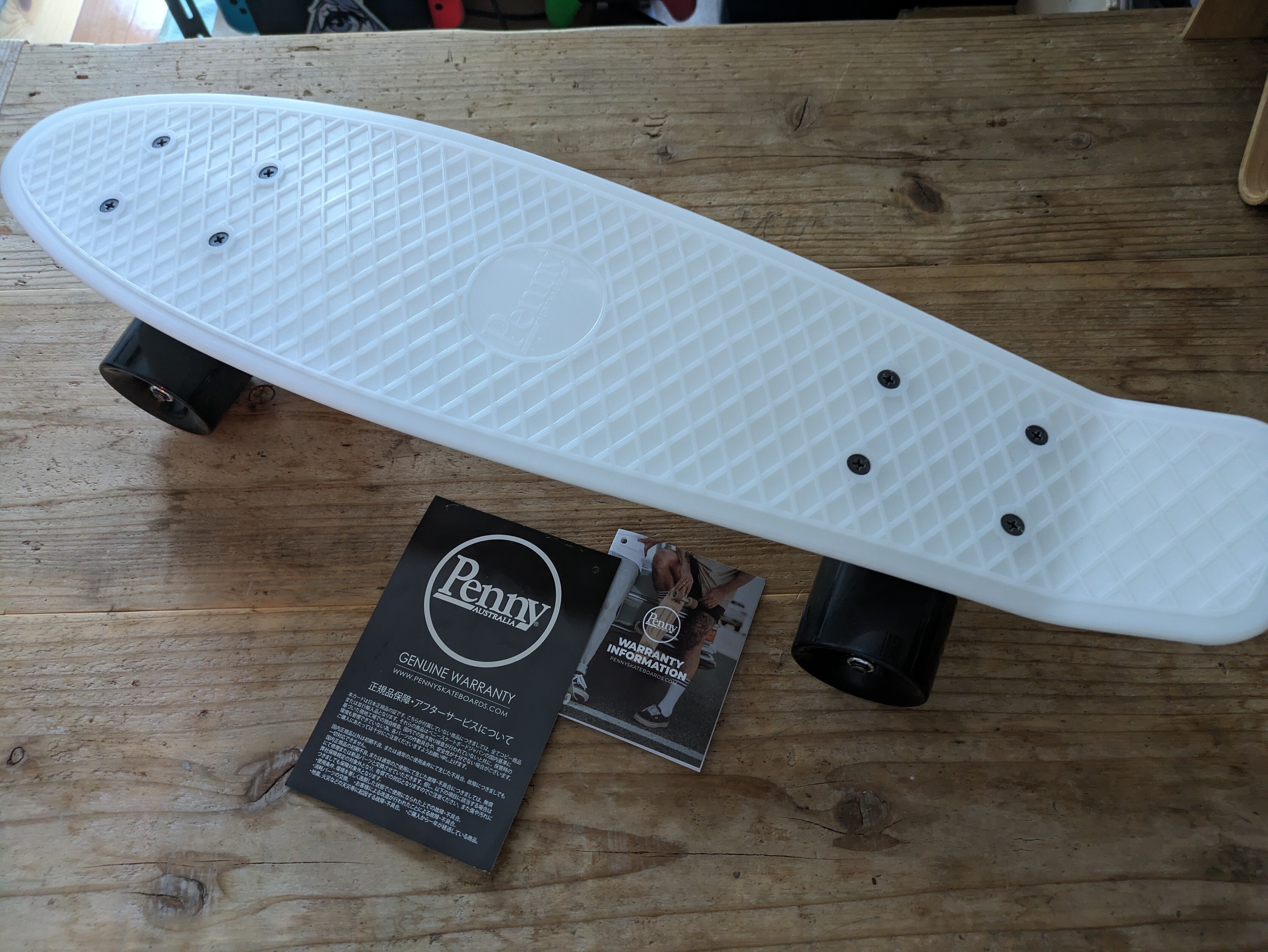 スケートボード】「Penny クラシックス 蓄光デッキ／CASPER ・22インチ