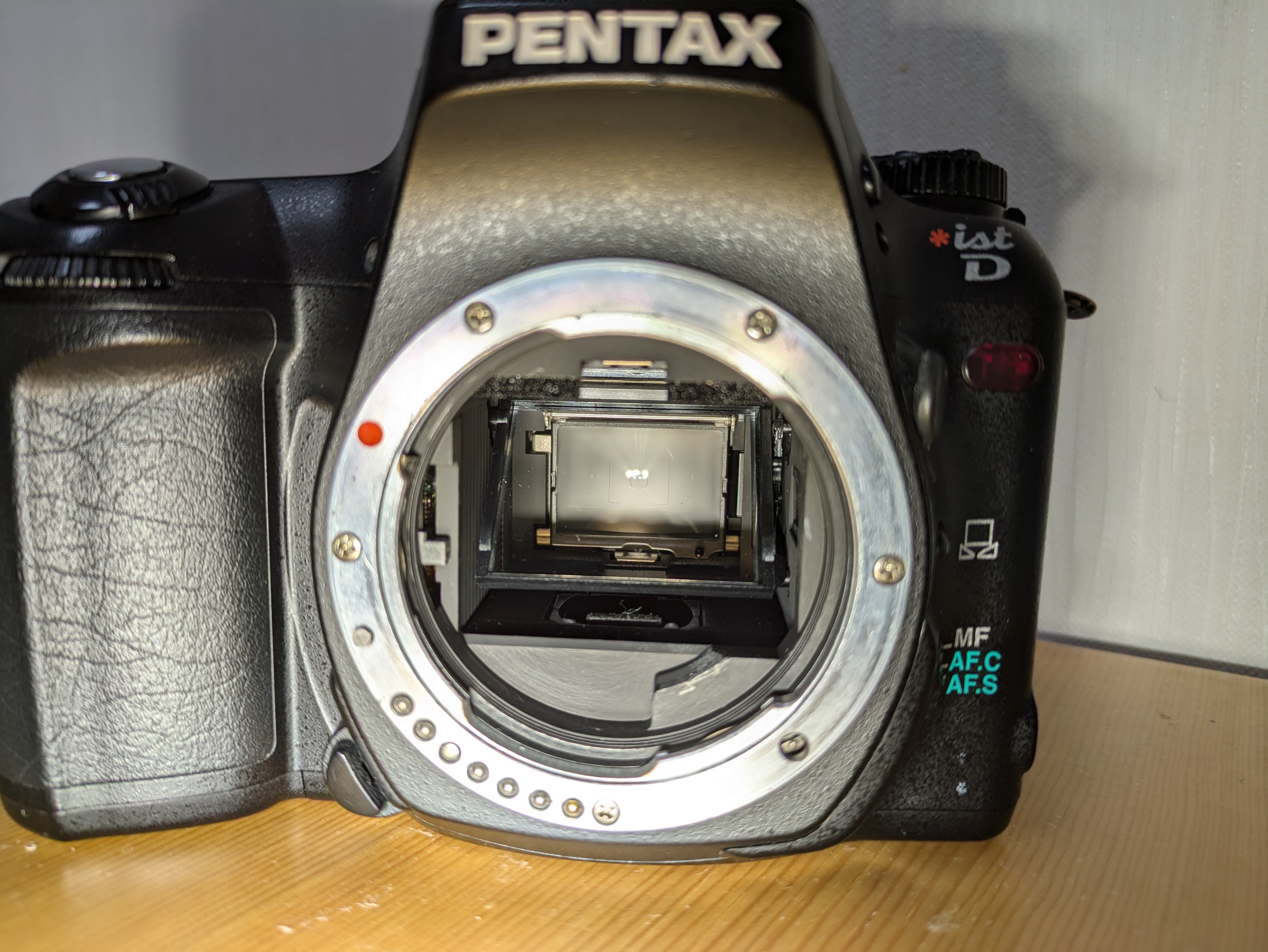 PENTAXデジタル一眼レフの始祖、istD｜たぬきふとん