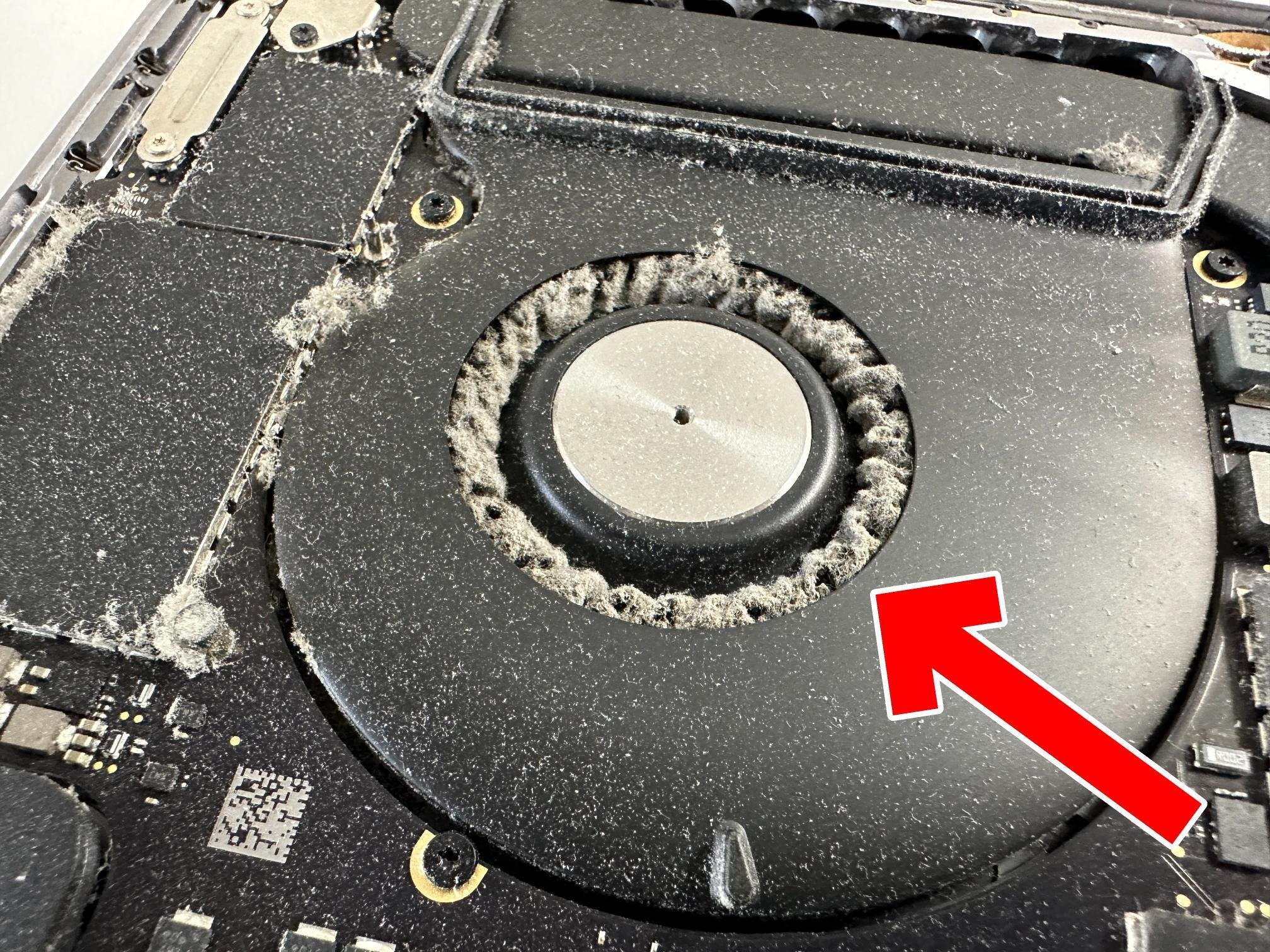 MacBook Pro 15インチ 2019年のバッテリー交換で電池持ちが改善！膨張