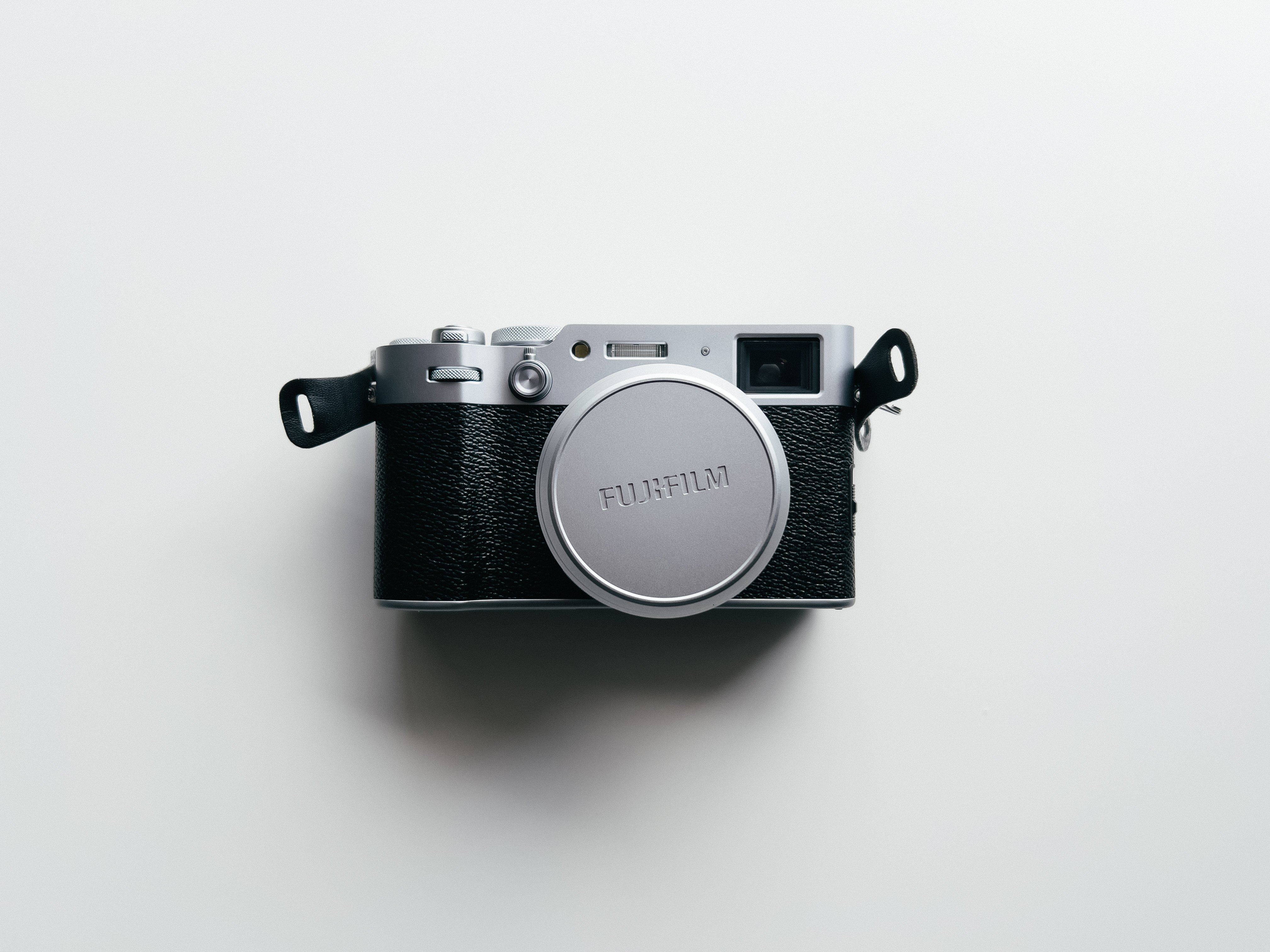 FUJIFILM X100VI｜シルバーにすべきか、ブラックにすべきか、それが