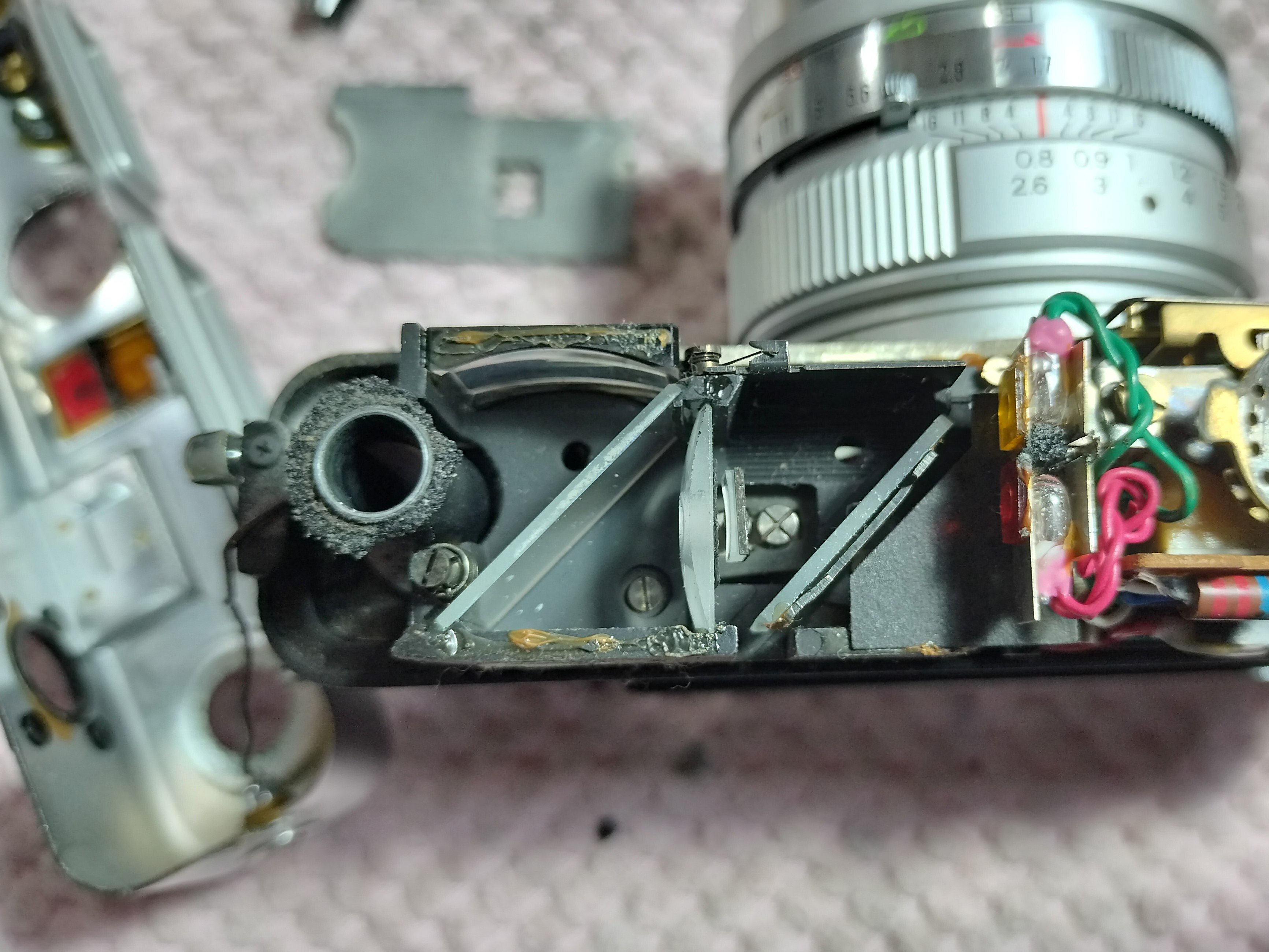 初代ヤシカエレクトロ35の分解｜フィルムカメラ修理のアクアカメラ