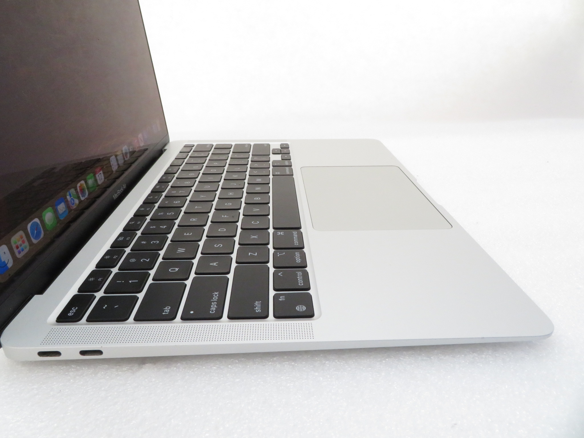 Apple MacBook Air 2020 MGN93LL/A Apple M1 3.2GHz 8GB RAM 256GB SSD