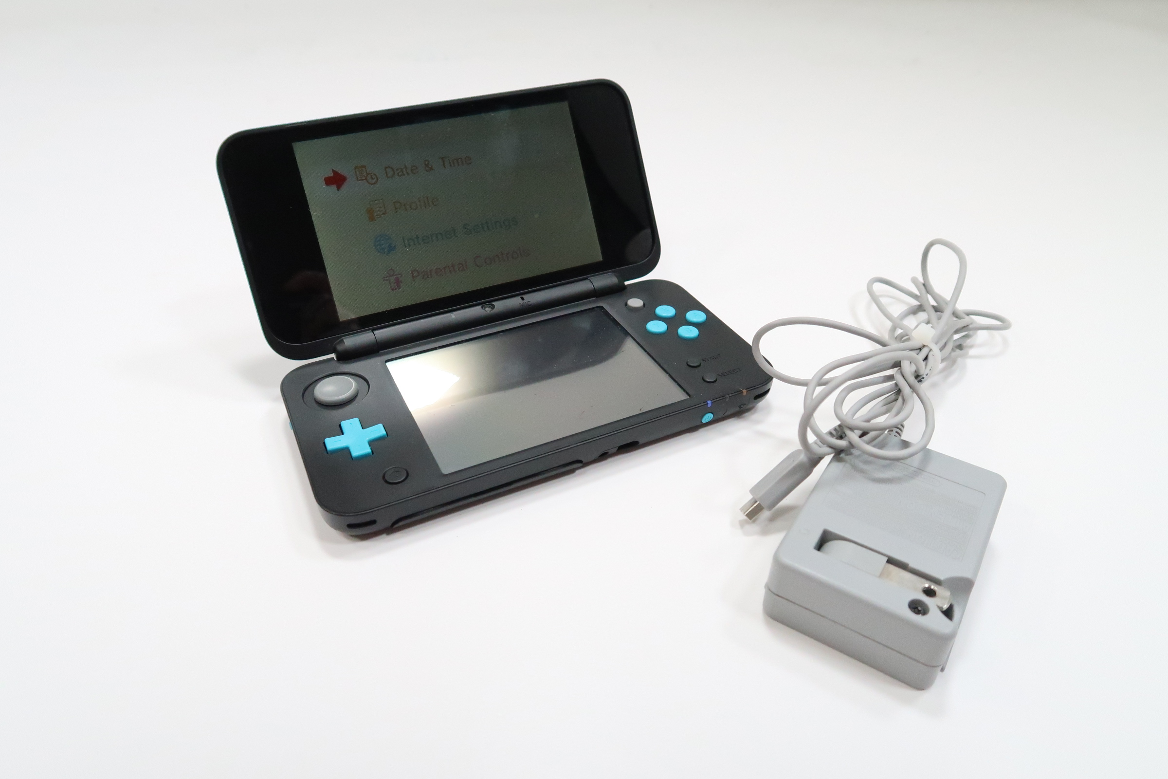 Nintendo JAN-001 2DS XL Handheld Video Game Console - Black 1572