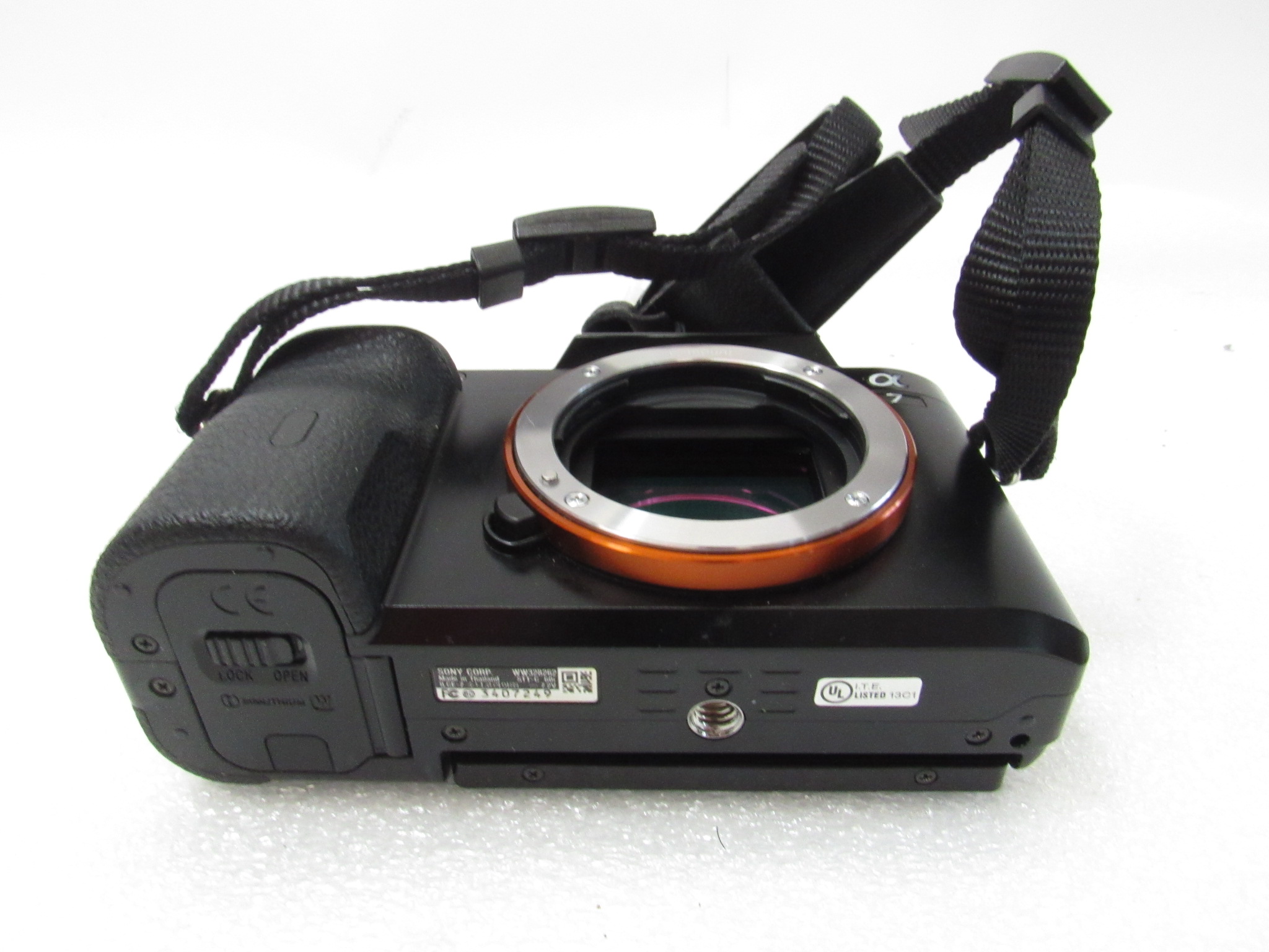 Sony α7 WW328262 & レンズ SEL2870 Sony Electronics Launches Alpha