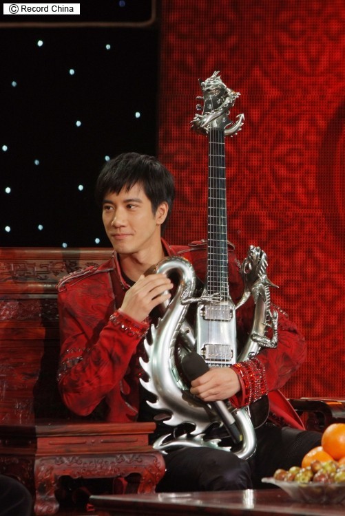 ピアノ王子”ユンディ・リ、ワン・リーホンとの交際を否定「僕らは