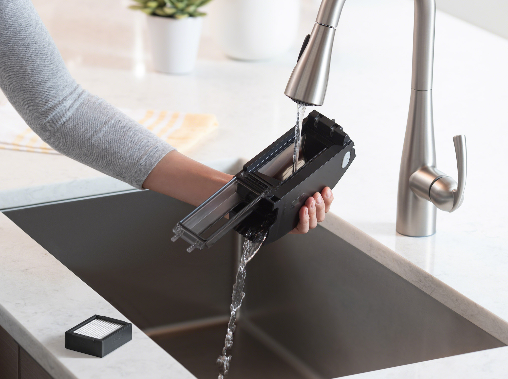 New Roomba i7+ Has Persistent Maps, Selective Room Cleaning, and