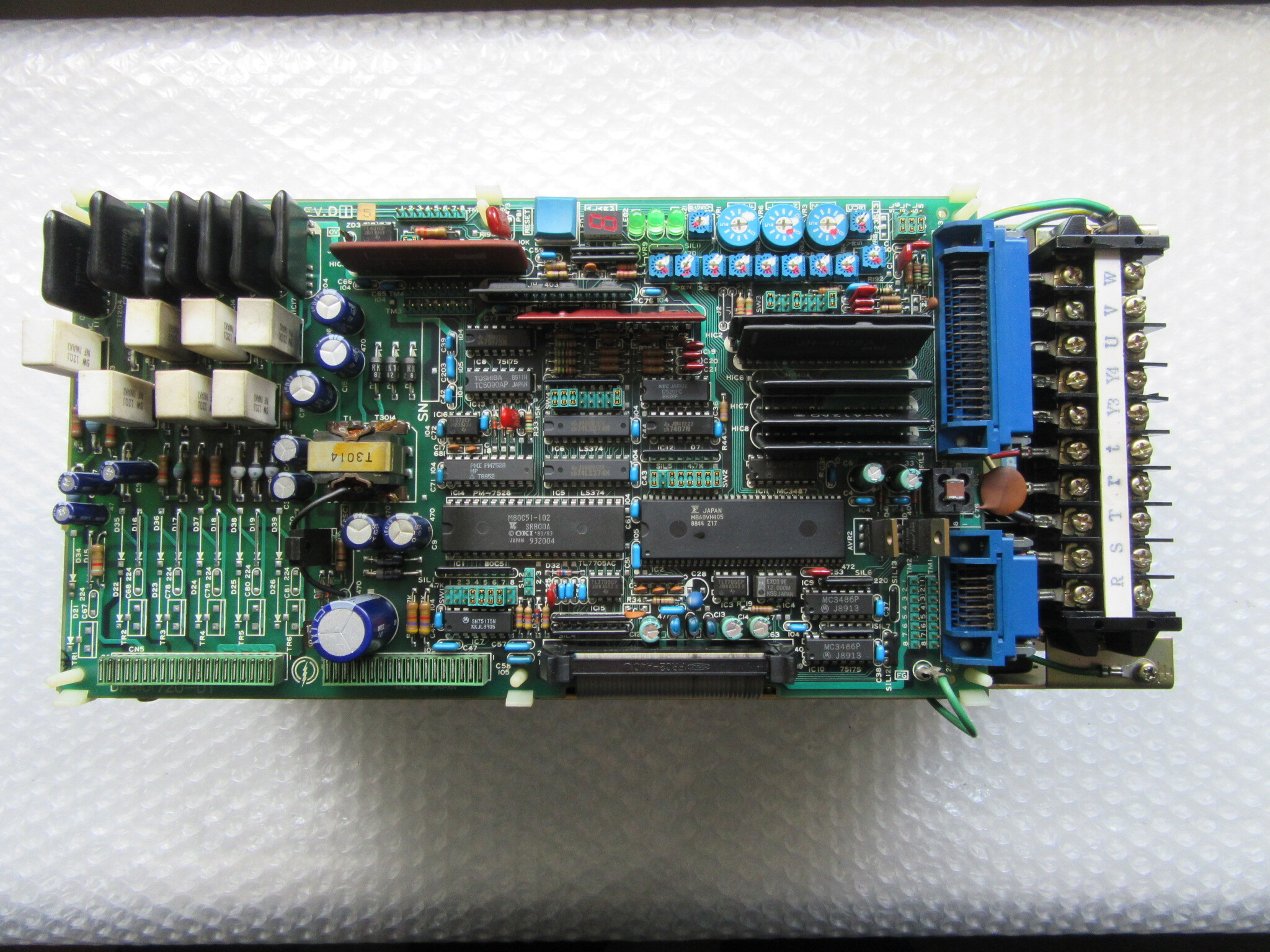 安川電機 YASKAWA ELECTRIC サーボパック SERVOPACK CACR-SR 05SB1AF