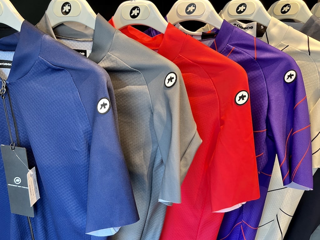 密かにアップデートされた袖のフィット感。ロングライドの定番ジャージ