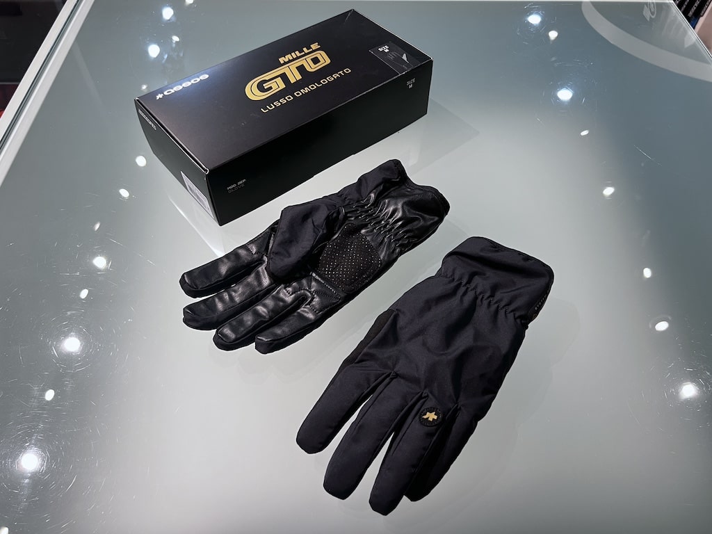 ロードバイク史上最高に贅沢な暖かさ。真冬の最強グローブに新王者誕生