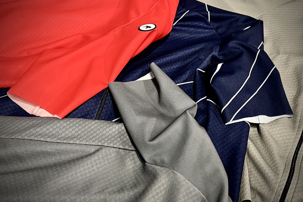 密かにアップデートされた袖のフィット感。ロングライドの定番ジャージ