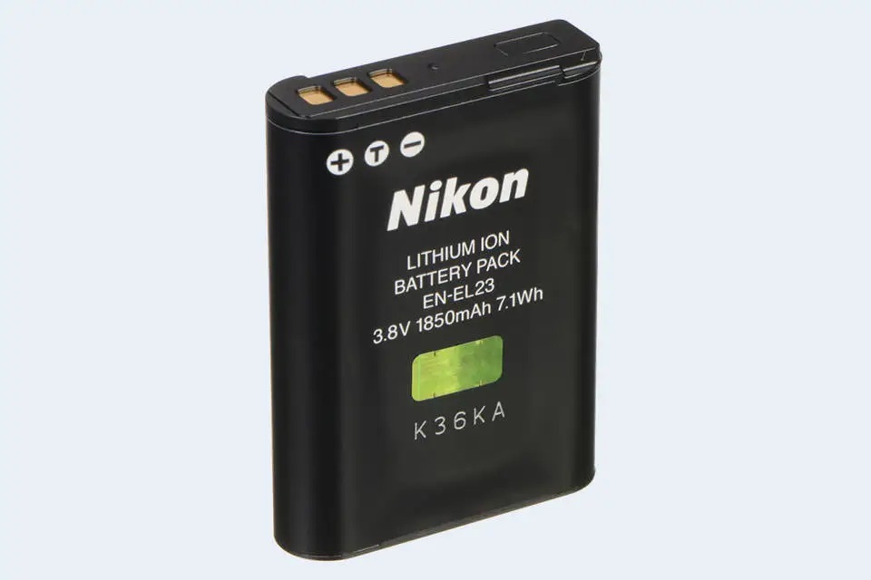 Nikon P900 battery: what are the options?