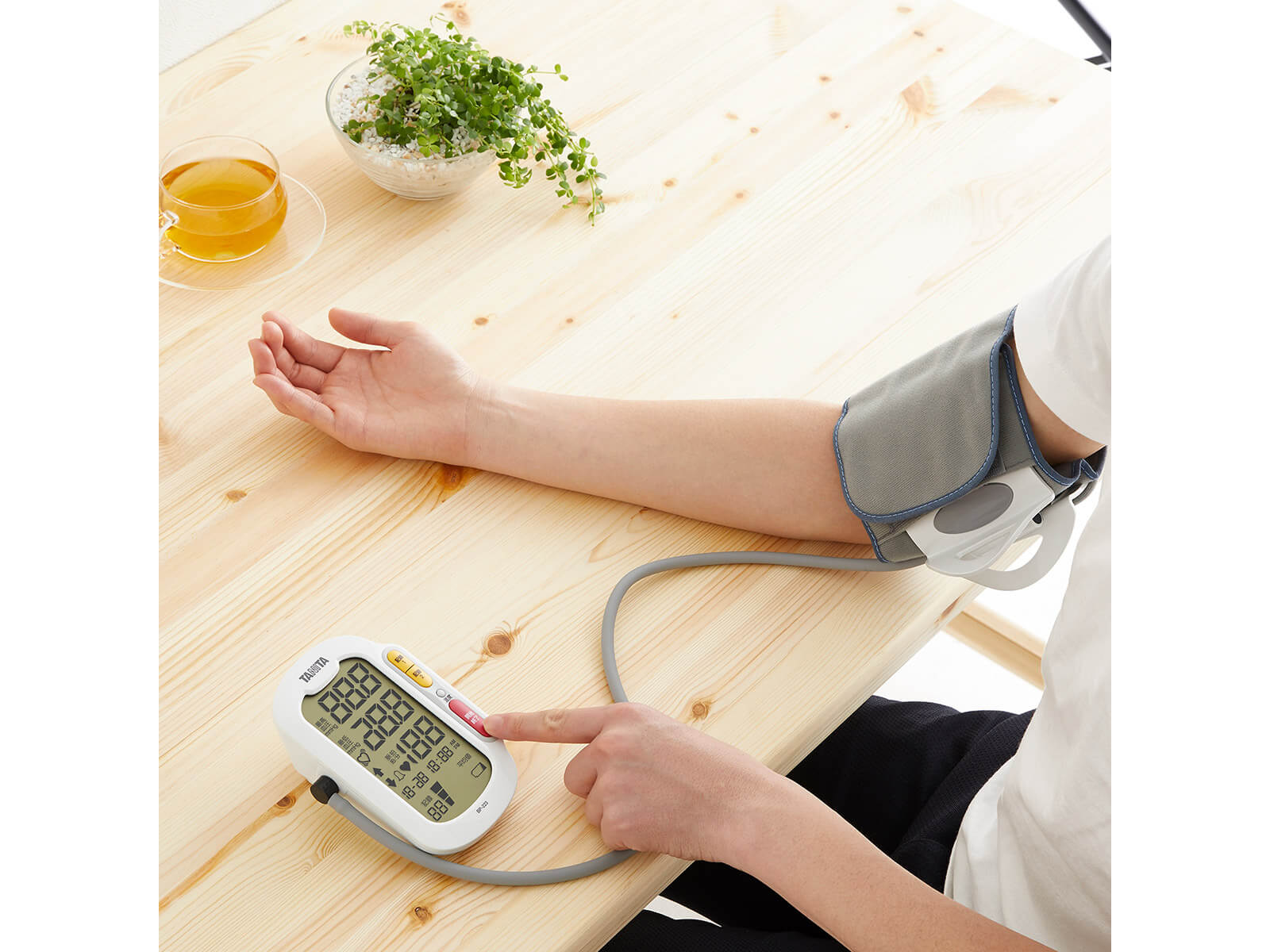 上腕式血圧計 BP-223 | タニタオンラインショップ