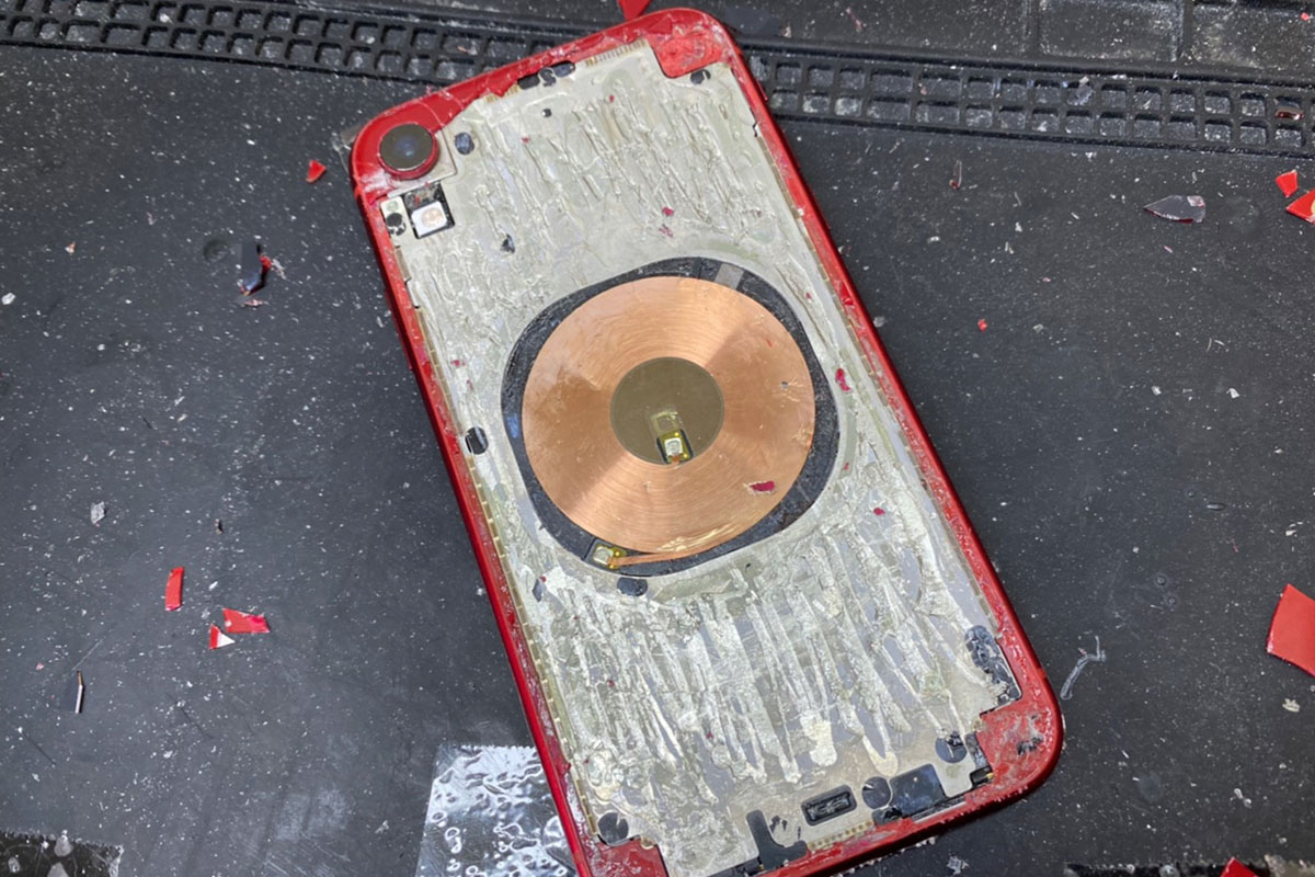 iPhone XR 背面ガラス割れ 修理神戸お店 | APPLEMAC三宮元町駅前店