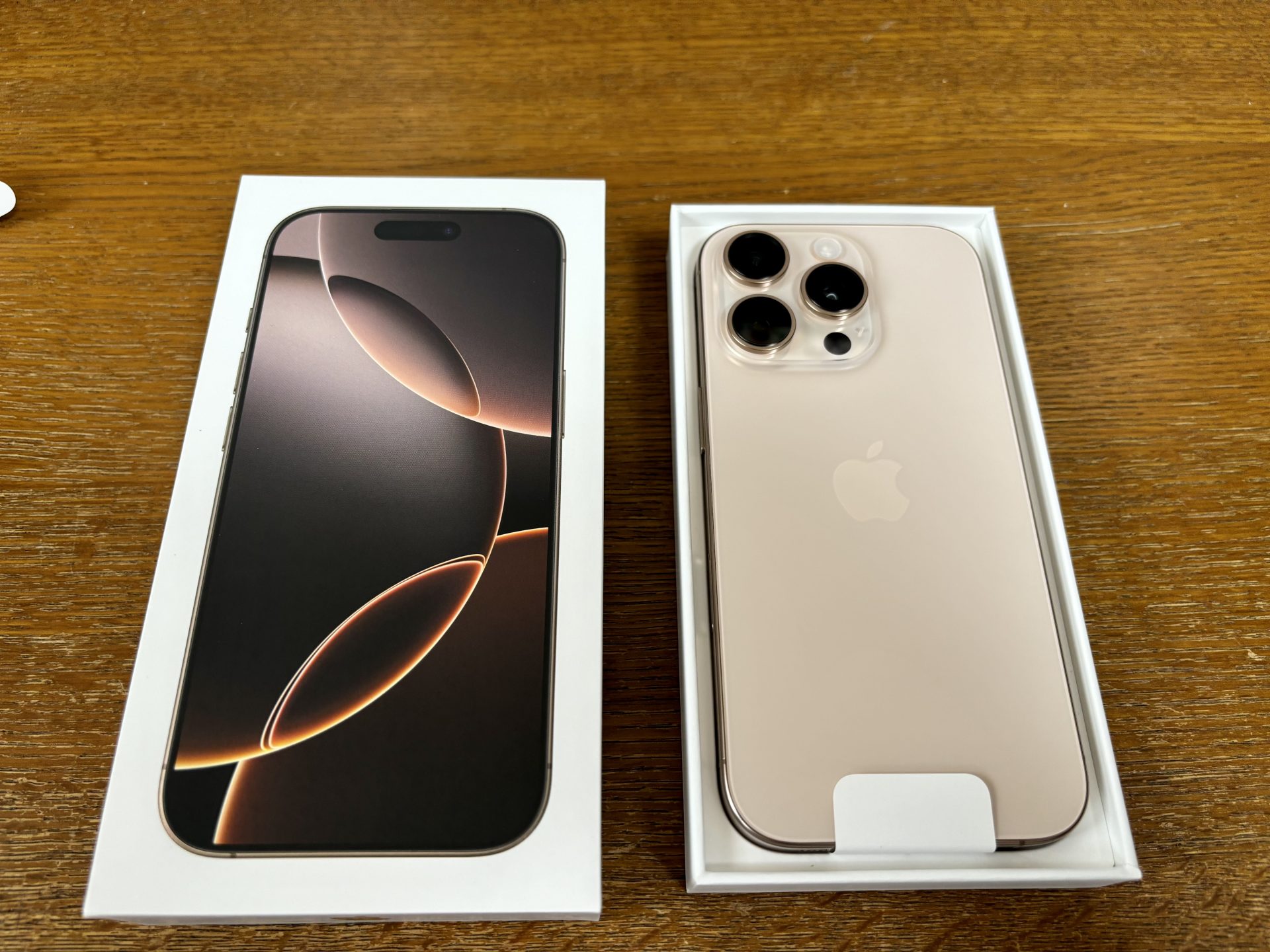 開封の儀】iPhone 16 Pro デザートチタニウムを開封！ | AppleBamboo.com