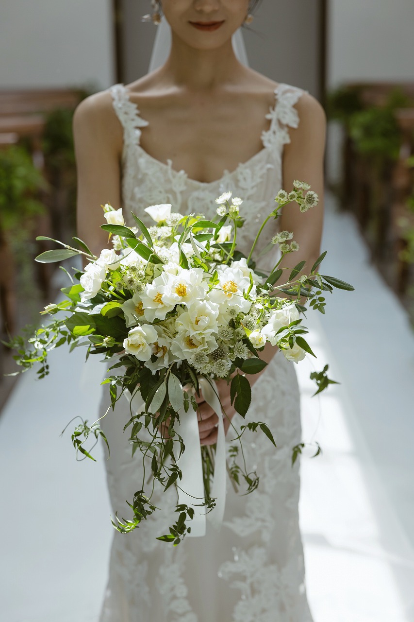 夏婚｜ホワイト×グリーンが気分！おしゃれなシンプルブーケデザイン10