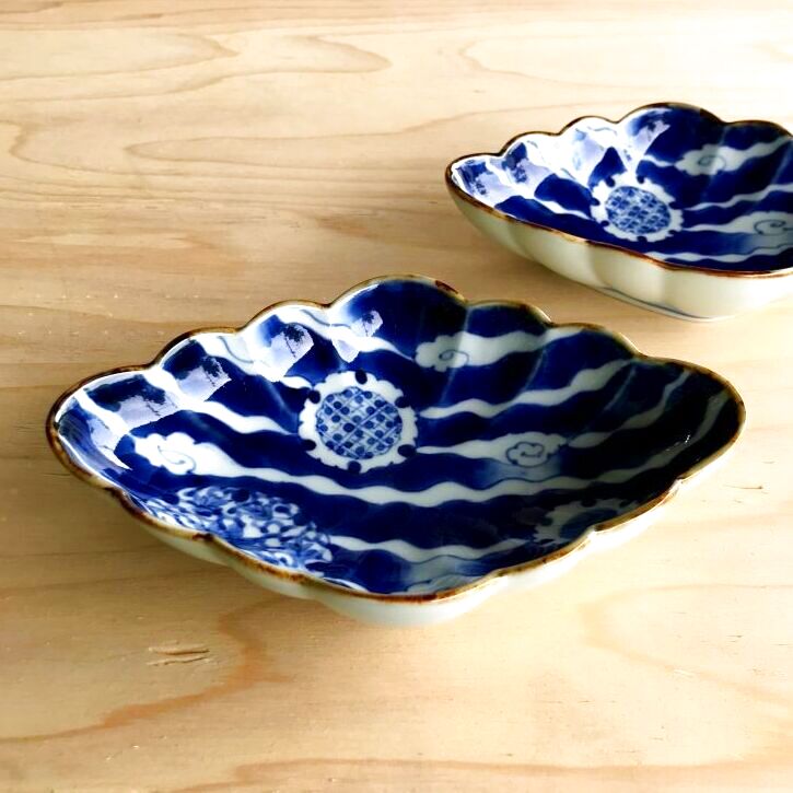 染付濃雲雪輪紋菱型菊割向付[有田焼 福泉窯]