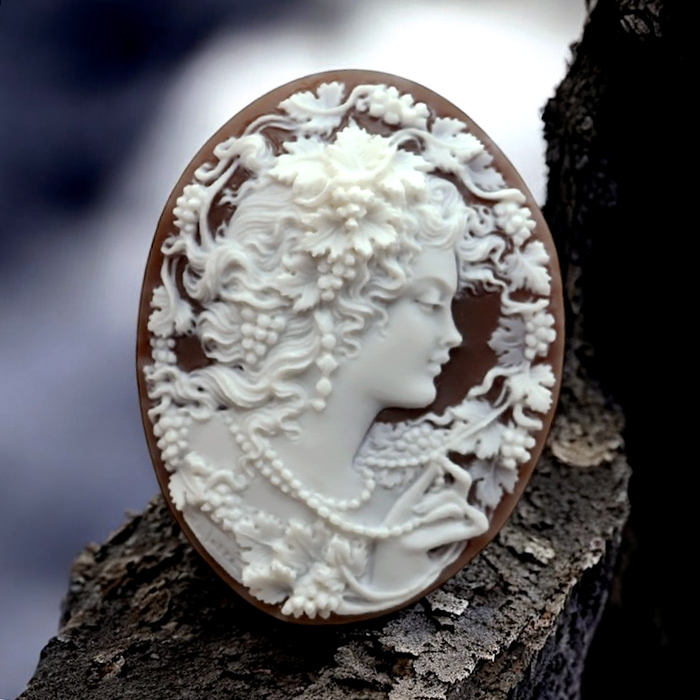 カメオ彫刻家ペルニーチェ氏製作 女神バッカンテの図柄のカメオ作品を
