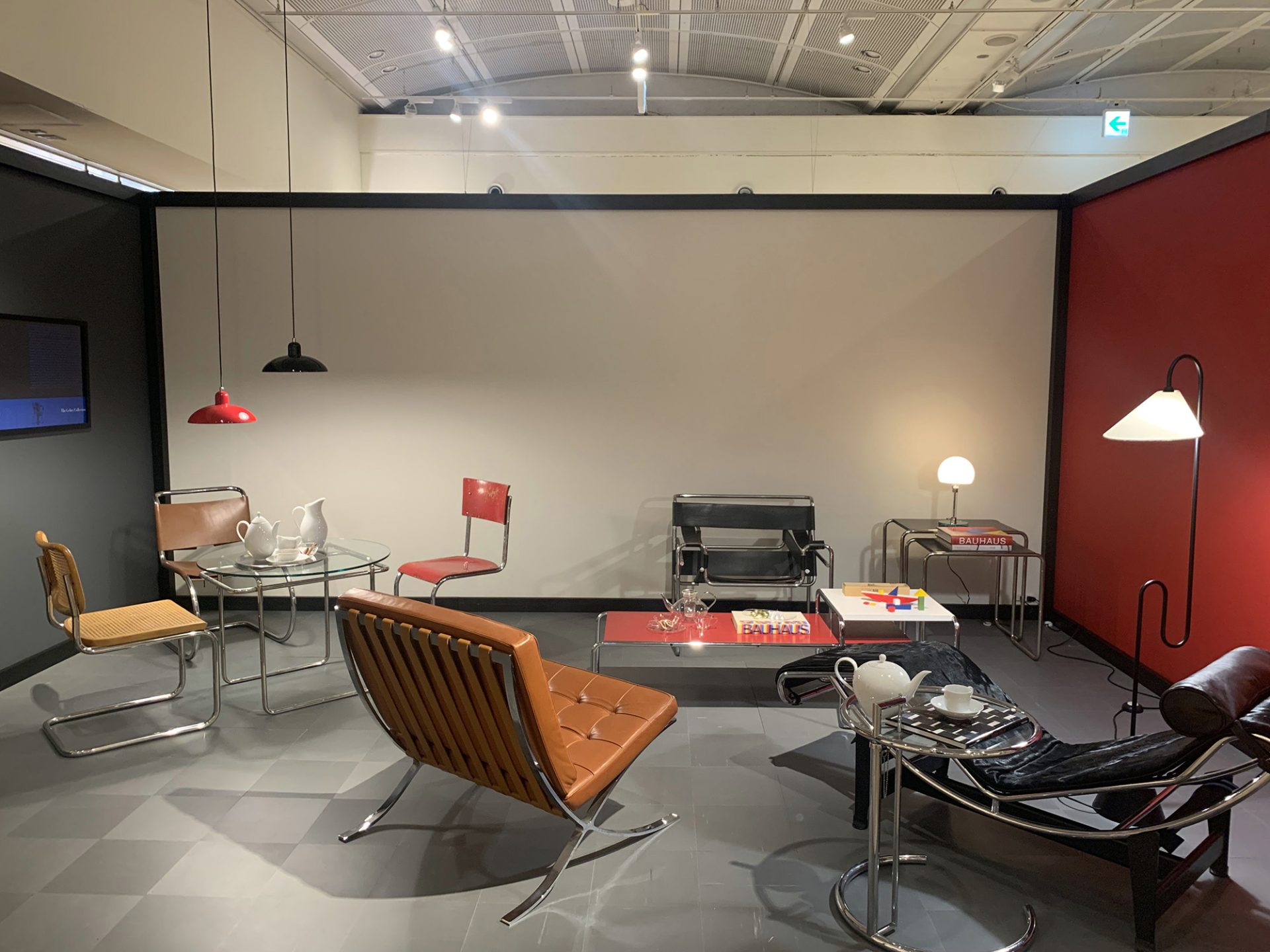 杉江あこ｜椅子とめぐる20世紀のデザイン展 – artscape