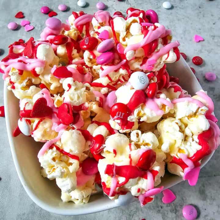 Red & Pink Candy Coated Popcorn Recipe With M&Ms · Artsy Fartsy Life