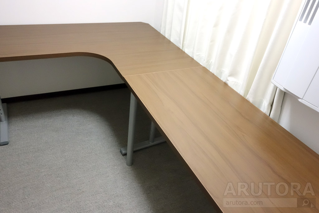 ニトリのPCデスク「プレフェ」シリーズレビュー。L字や脚の種類