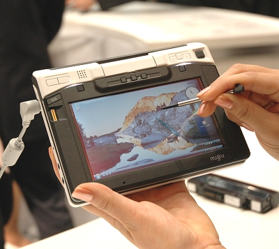 真のウルトラモバイルPC」、富士通が超小型ノートPC発表 － ＠IT