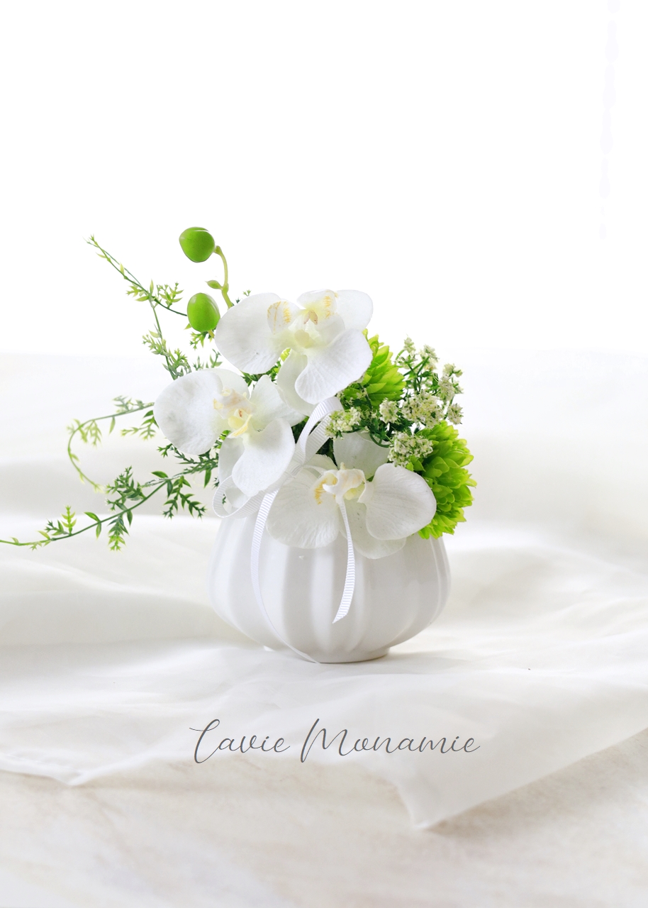 大切なあの方へ。ワンランク上の「胡蝶蘭のお供え花」上品モダンで