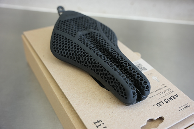 FIZIK ARES R1 LONG DISANCE Adaptive トライアスロンサドル Carbon