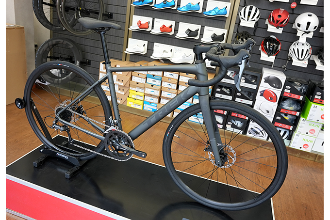 TREK Domane AL2 Gen4 Matte Lithium Grey | トライアスロンのことなら
