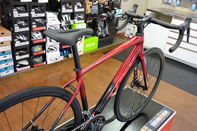 TREK Domane AL2 Gen4 Crimson to Dark Carmine Fade 2024NEWモデル 新