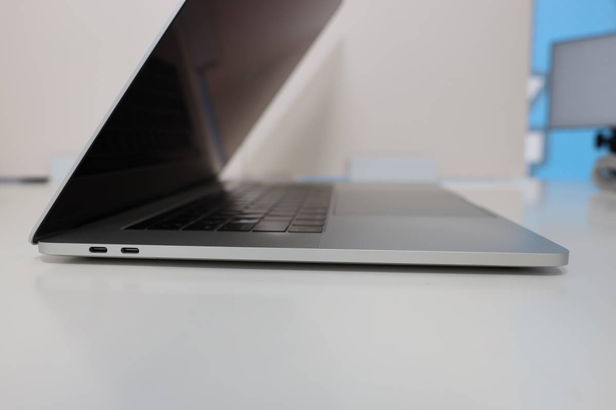 ジャンク MacBook Pro 15インチ 2017 Corei7 2.8GHz メモリ16GB