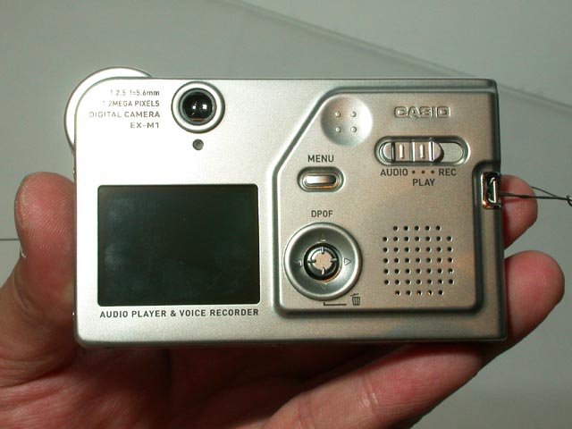 カシオ、厚さ12.4mmの液晶付きカードデジタルカメラ「EXLIM」