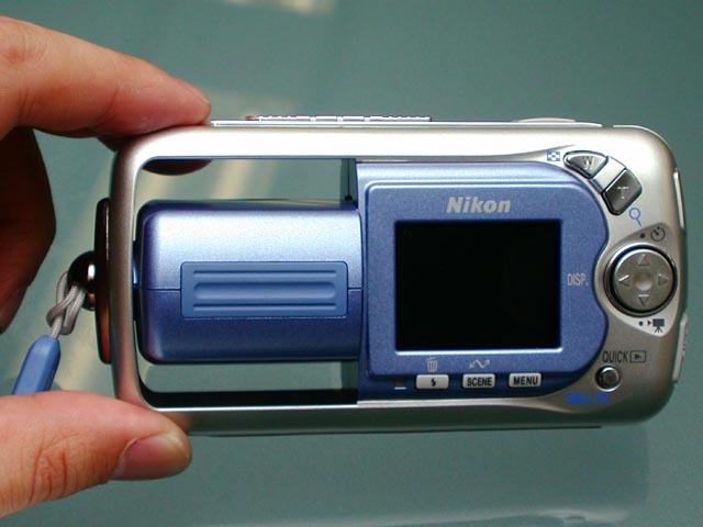 ニコン、新回転レンズ「インナースイバル」採用の3倍ズームモデル