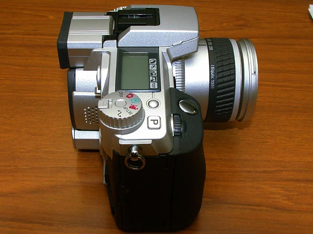 ミノルタ、秒7コマ連写が可能になった「DiMAGE 7i」