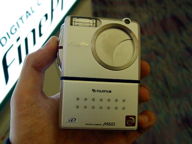 富士フイルム、動画撮影/編集機能を備えたデジタルカメラ