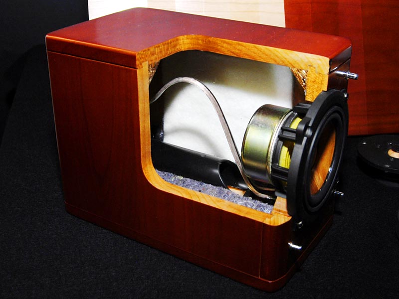 ビクター、世界初の木製コーンスピーカー採用DVDミニコンポ