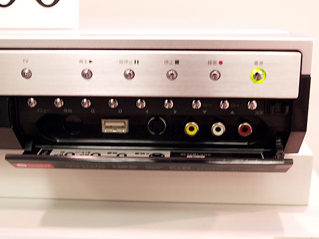 日立、400GB HDD搭載ハイブリッドレコーダ「WOOO」