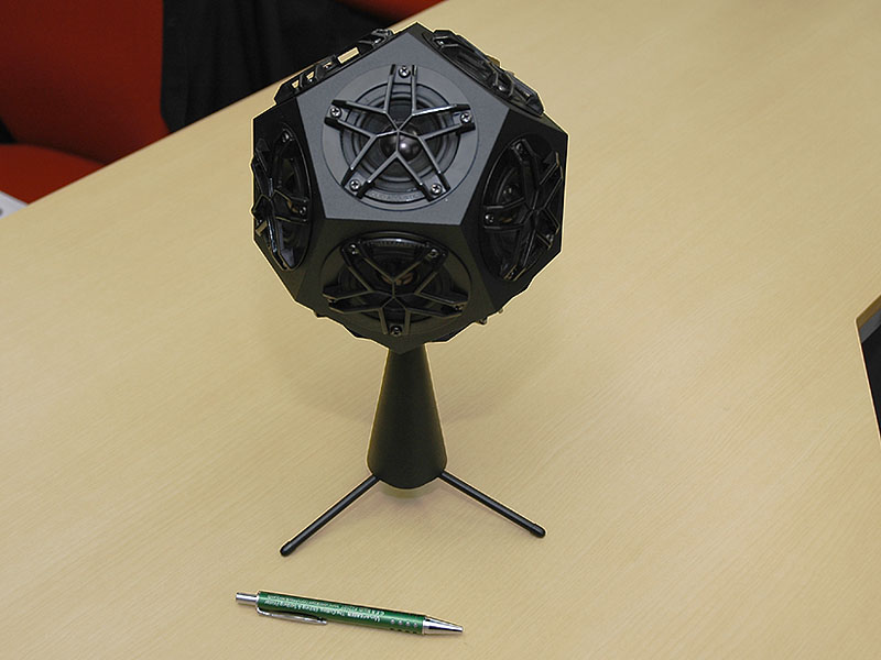 ソリッドアコースティックス、正12面体の無指向性スピーカー