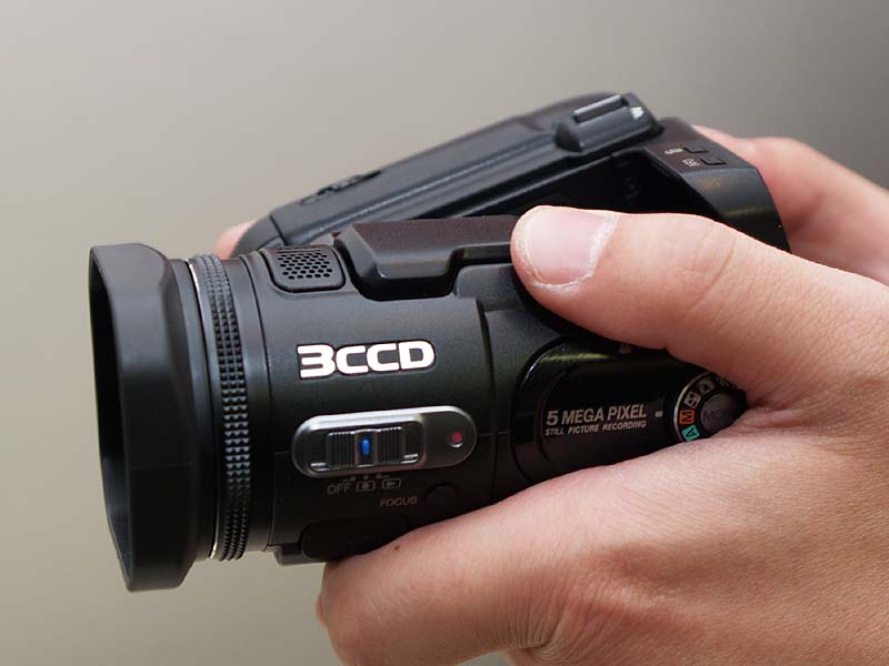 ビクター、3CCD搭載のHDDカメラ「Everio」ハイエンドモデル