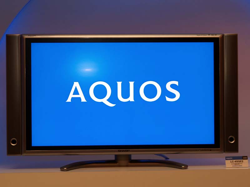 シャープ、4波長バックライト搭載の45/37/32V型「AQUOS」