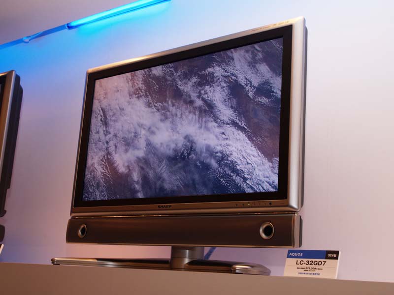 シャープ、4波長バックライト搭載の45/37/32V型「AQUOS」