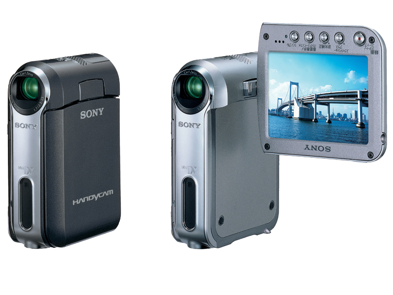 ソニー、世界最小・最軽量のDVカメラ「DCR-PC55」