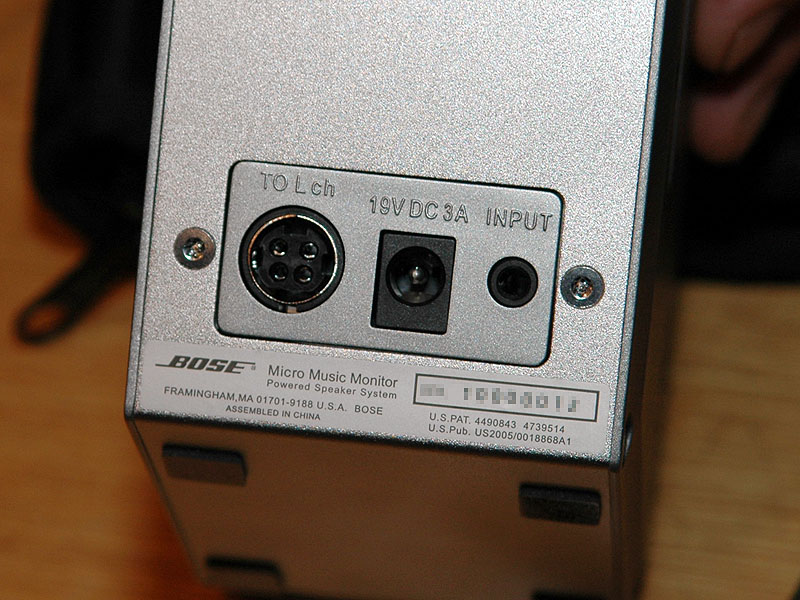 ボーズ、新低音再生技術採用の小型スピーカー