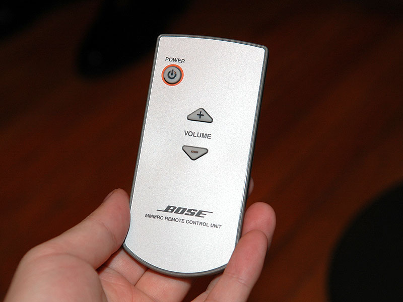 ボーズ、新低音再生技術採用の小型スピーカー