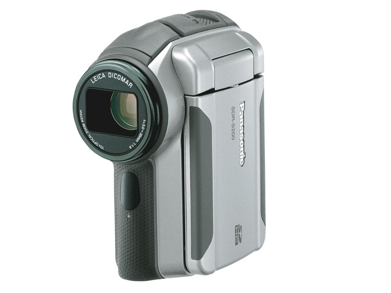 松下電器、光学手ブレ補正/3CCD搭載のSDムービーカメラ