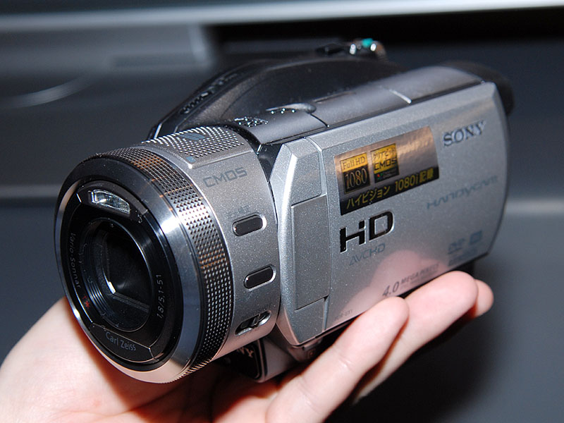 ソニー、世界初のAVCHD対応DVD/HDDカム