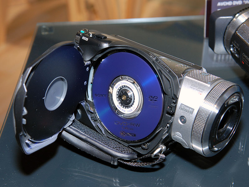 ソニー、世界初のAVCHD対応DVD/HDDカム