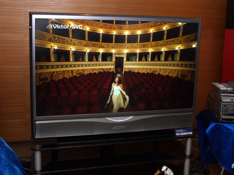 ビクター、フルHD リアプロテレビに52型モデル