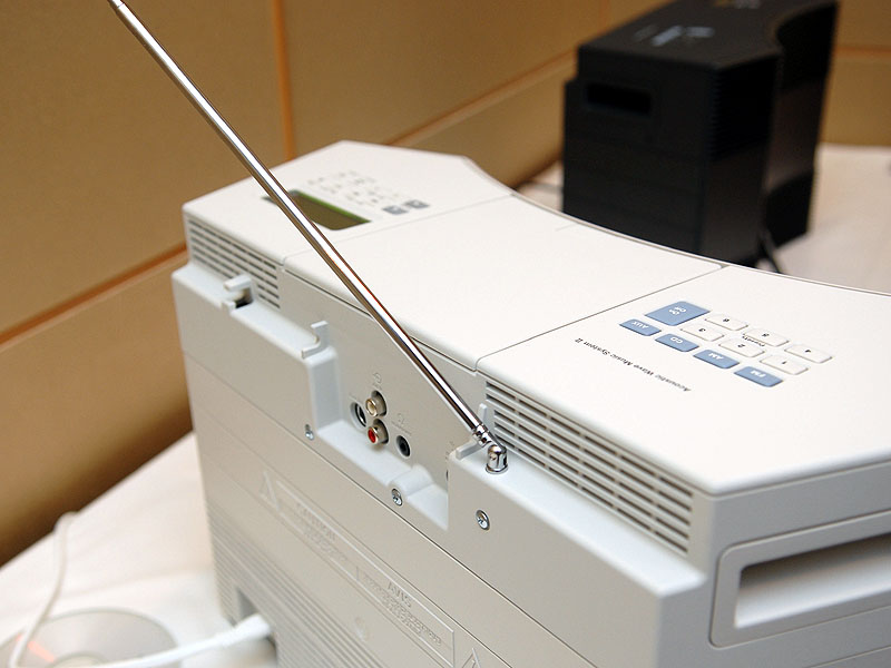 ボーズ、独自技術採用のCD/ラジオ/スピーカー一体型システム